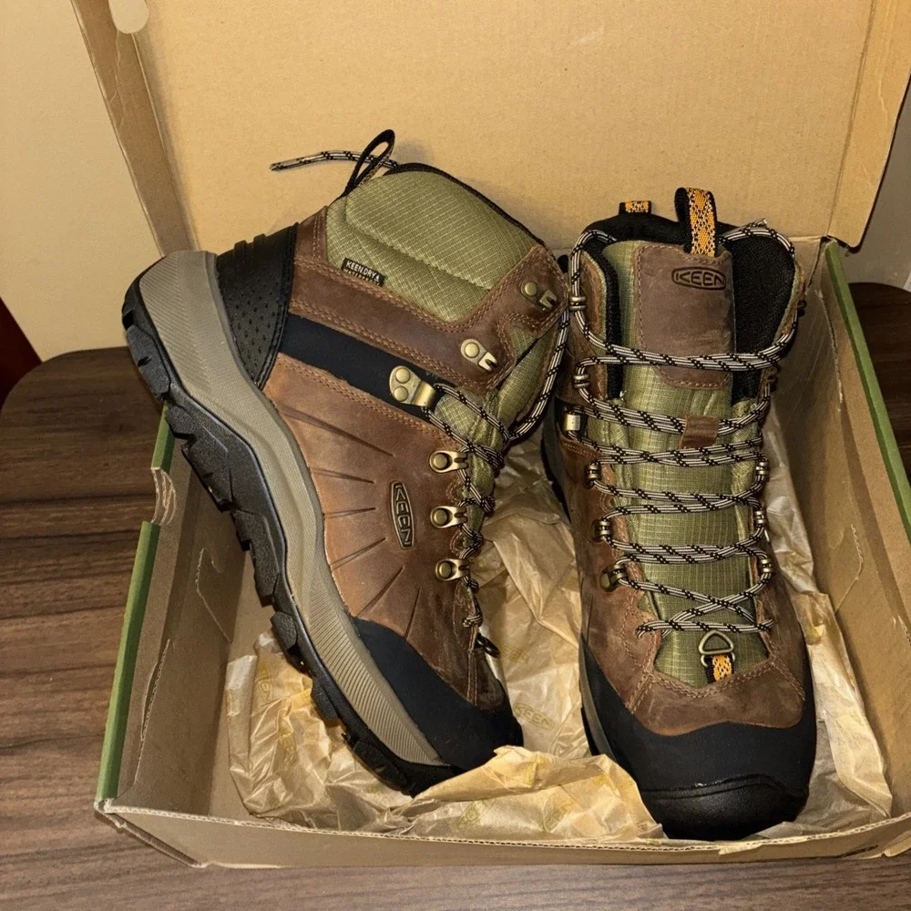 NIB KEEN Revel IV High Polar Boots Men's 8 40.5 Waterproof Mid Polar Bison $190